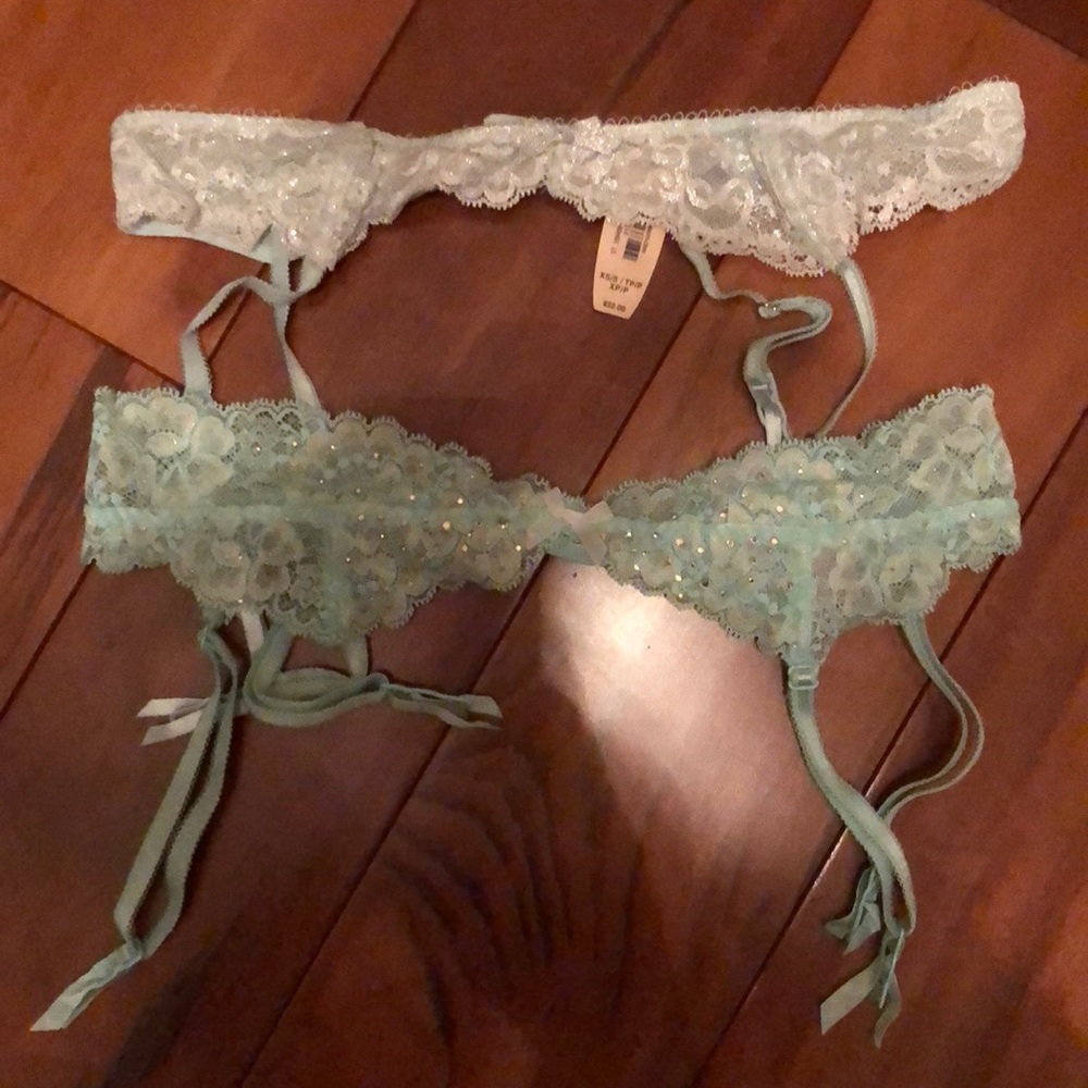 Victoria’s Secret 2 garters XS/Small New
